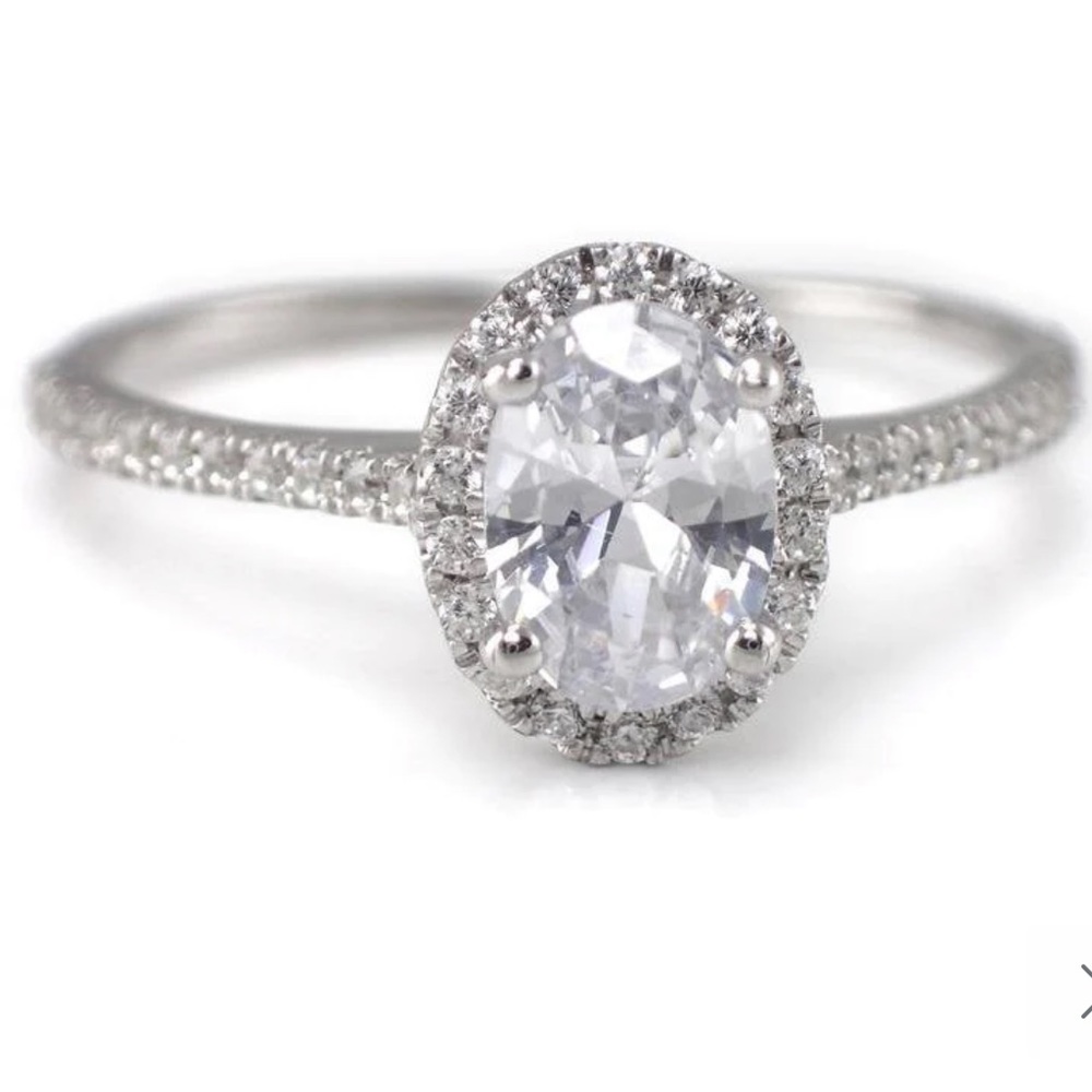 1CT OVAL CUT MOISSANITE ENGAGEMENT
HALO RING,
7X5MM